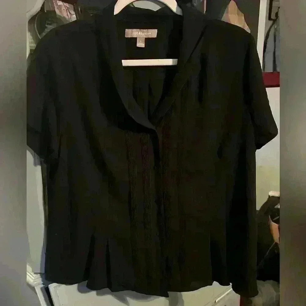 Croft & Barrow black short sleeved blouse